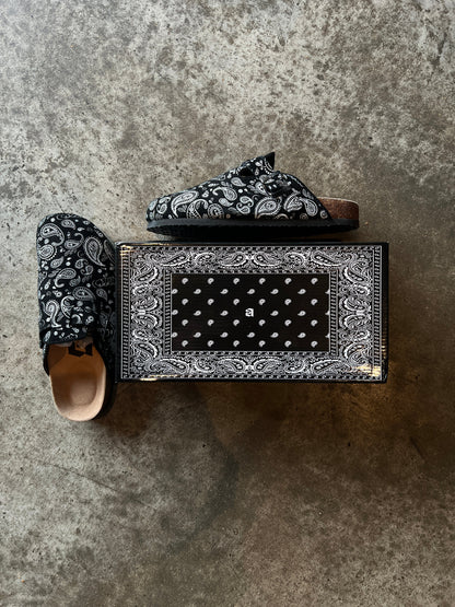 BLACK MF CLOGS