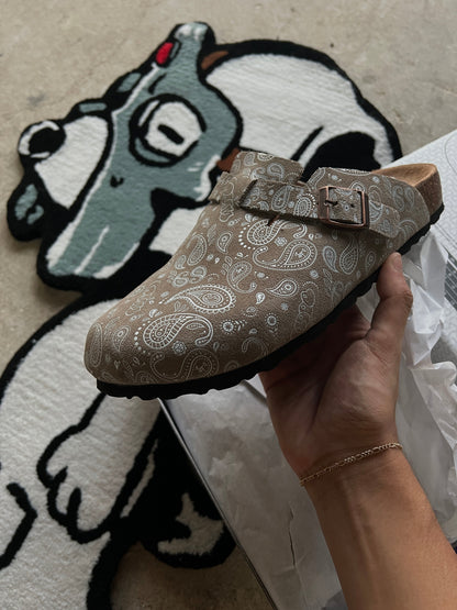 MF TAUPE CLOGS